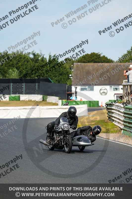 Vintage motorcycle club;eventdigitalimages;mallory park;mallory park trackday photographs;no limits trackdays;peter wileman photography;trackday digital images;trackday photos;vmcc festival 1000 bikes photographs